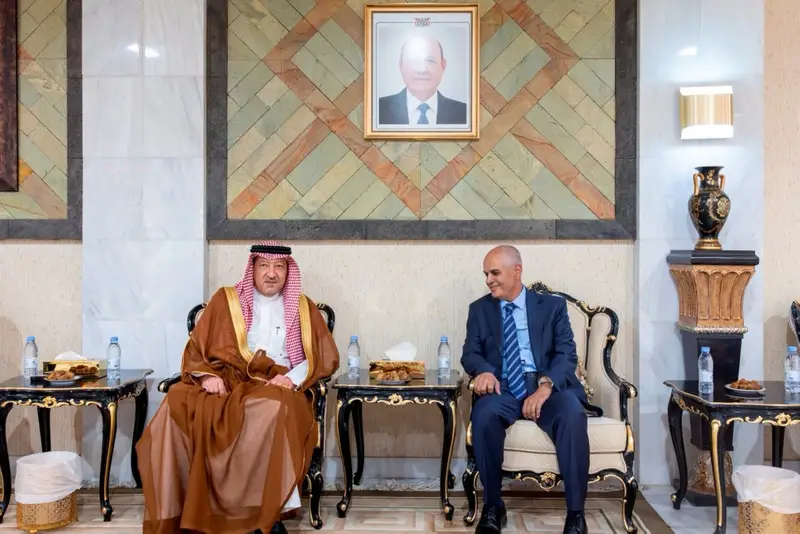 "الخريجي" يقدم العزاء في وفاة الرئيس اليمني السابق