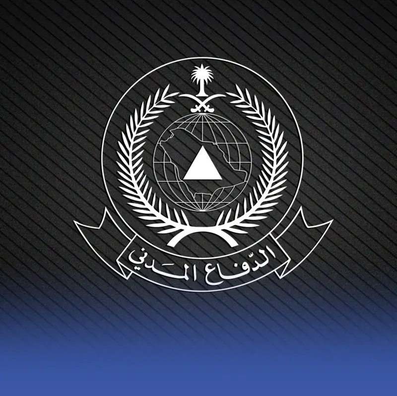 إخماد حريق بمركبتين جراء تسرب وقود من شاحنة