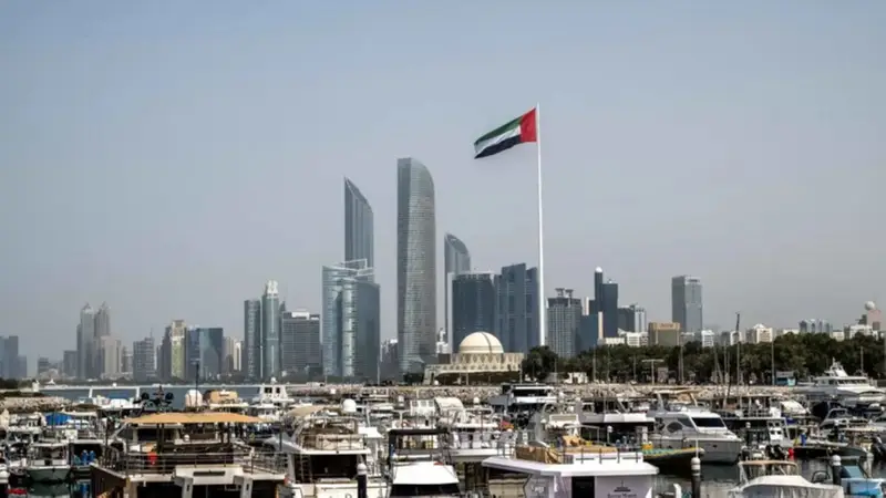 الإمارات: حرائق في مصنع بروج للبتروكيماويات وتعليق العمليات