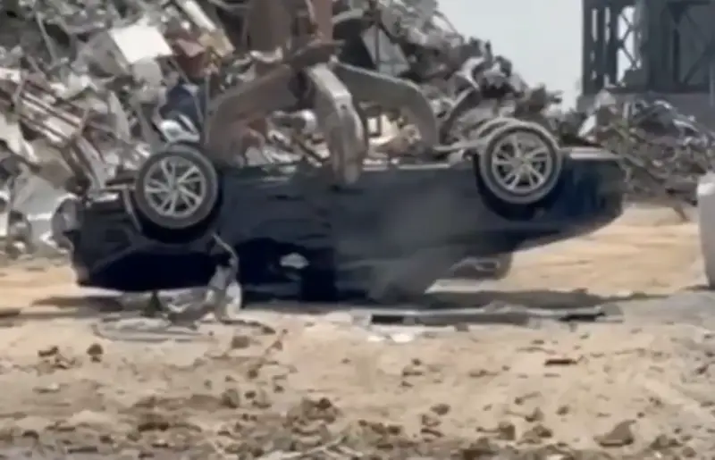 الكويت.. ضبط خليجي هرّب 210 كروز سجائر وكبس مركبته