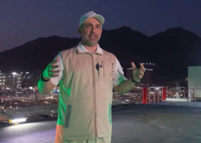 "من الرصد إلى التوجيه".. كواليس يوم عمل وزير الصحة بالمشاعر
