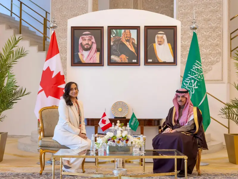 وزير الخارجية ونظيرته الكندية يبحثان تعزيز العلاقات بين البلدين