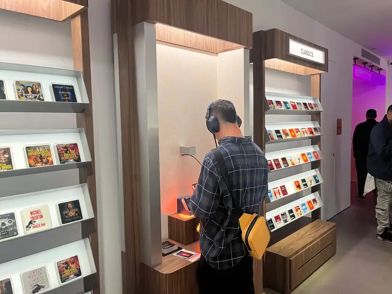 أول مكتبة بلا كتب ورقية في نيويورك