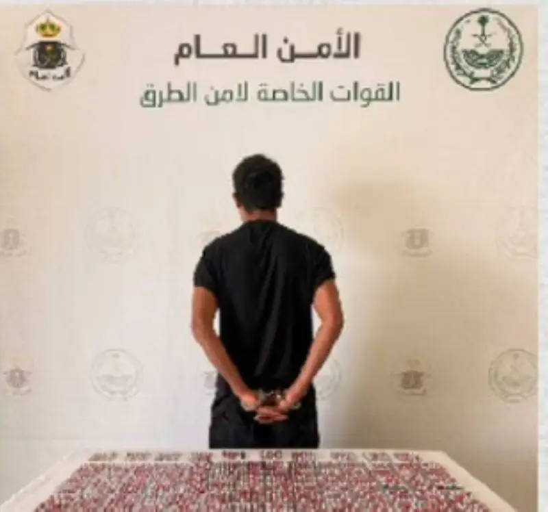 ضبط مواطن خبأ 1200 قرص خاضع لتنظيم التداول بمركبته