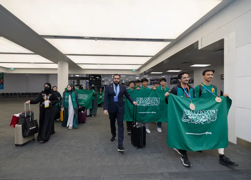 طلبة المملكة المشاركون في "آيسف 2026" يصلون إلى الرياض