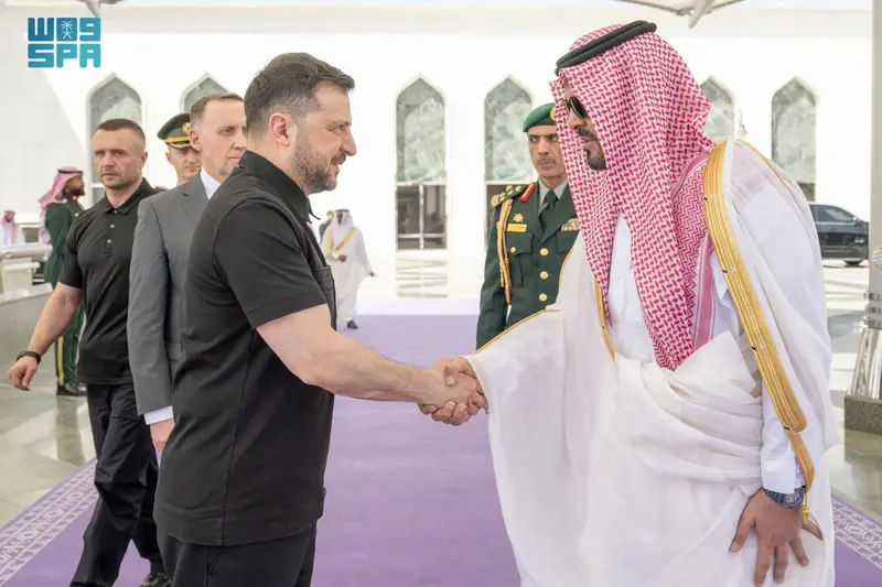 رئيس أوكرانيا يغادر جدة ونائب أمير مكة في مقدمة مودعيه