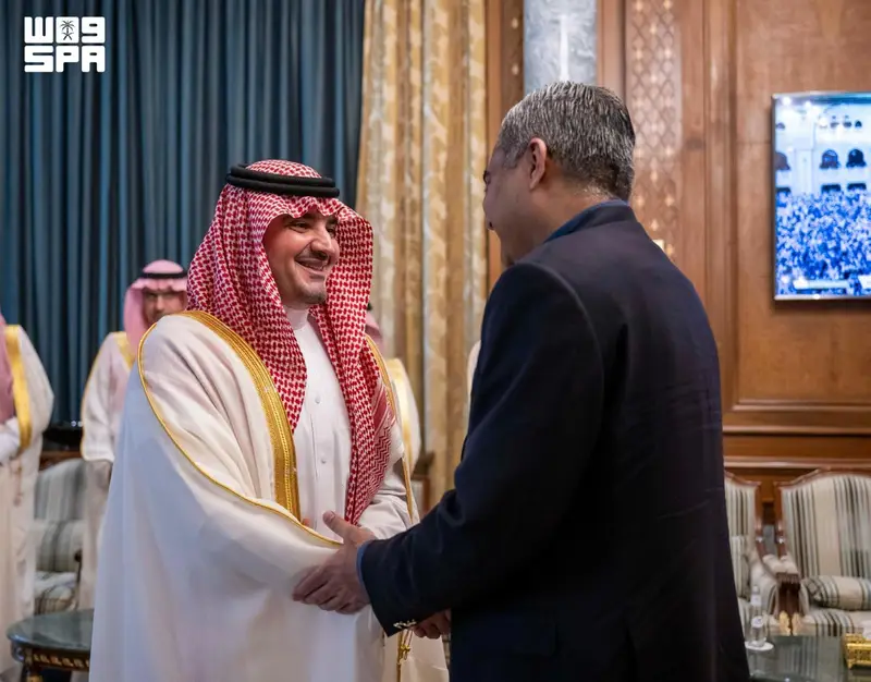 وزير الداخلية يبحث مع نظيره الباكستاني تعزيز التعاون
