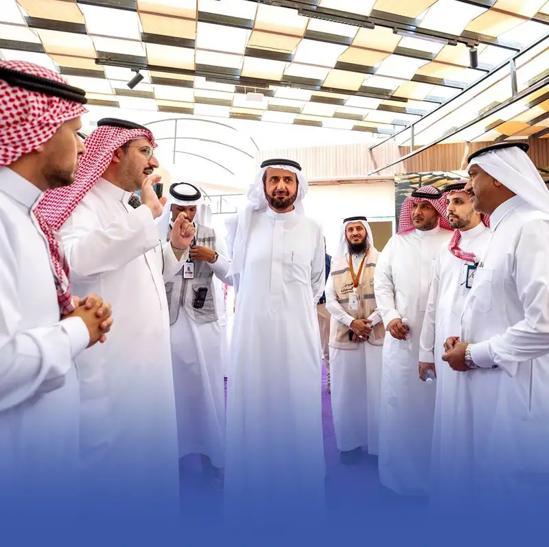 وزير الحج يتفقد مخيمات منى ويكشف عن تفعيل أنظمة إلكترونية جديدة
