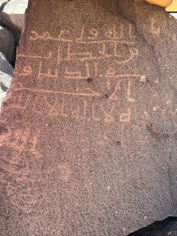 1774 مكتشفًا أثريًا بالمهد ونقوشًا تحمل اسم الخليفة عمر