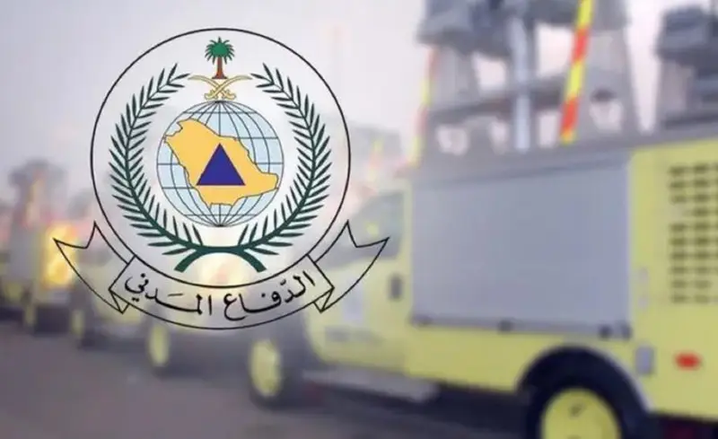 إنقاذ شخصين احتجزا في سيل داخل مركبة بحائل