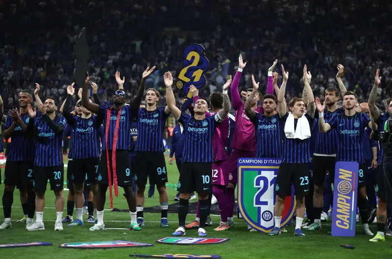 إنتر ميلان يحسم لقب الدوري الإيطالي للمرة 21 في تاريخه