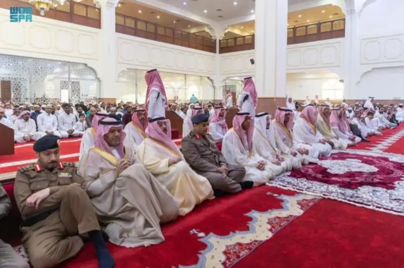 المصلون يؤدون صلاة عيد الأضحى بمختلف المناطق