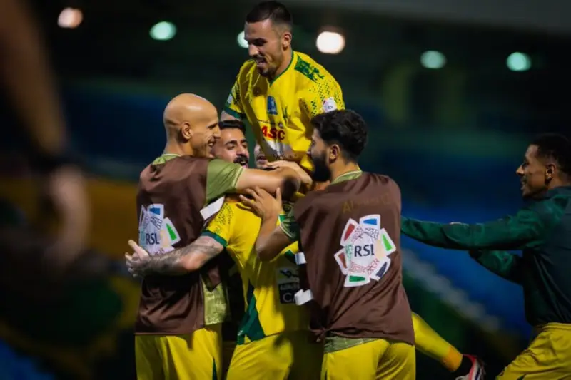 الخليج يُسقط النجمة بثلاثية ويعزز موقعه في دوري روشن