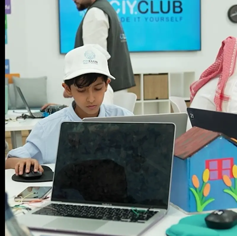 شغف مبكر بالتقنية.. أطفال يحوّلون أفكارهم إلى مشاريع