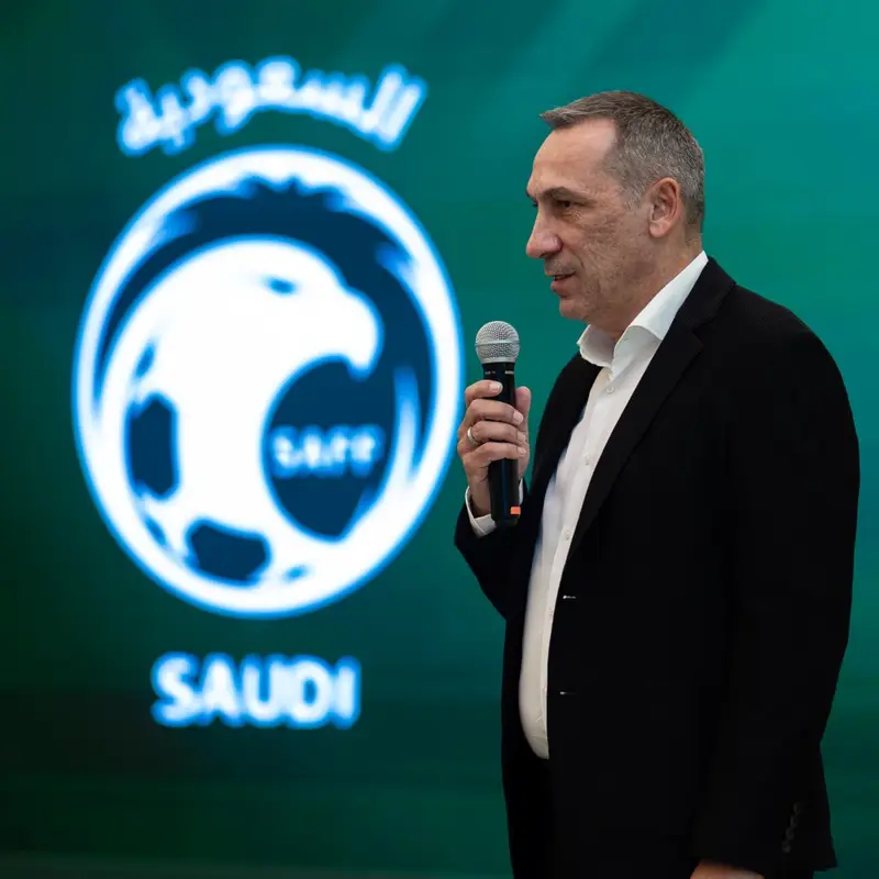 دونيس يعلن قائمة الأخضر للمعسكر الإعدادي لكأس العالم
