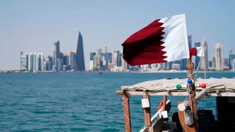 قطر تتصدى لـ3 موجات من الهجمات الصاروخية وتعلق الملاحة