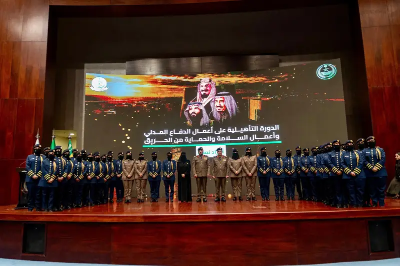انطلاق مسيرة 40 مجندة في ميادين الدفاع المدني