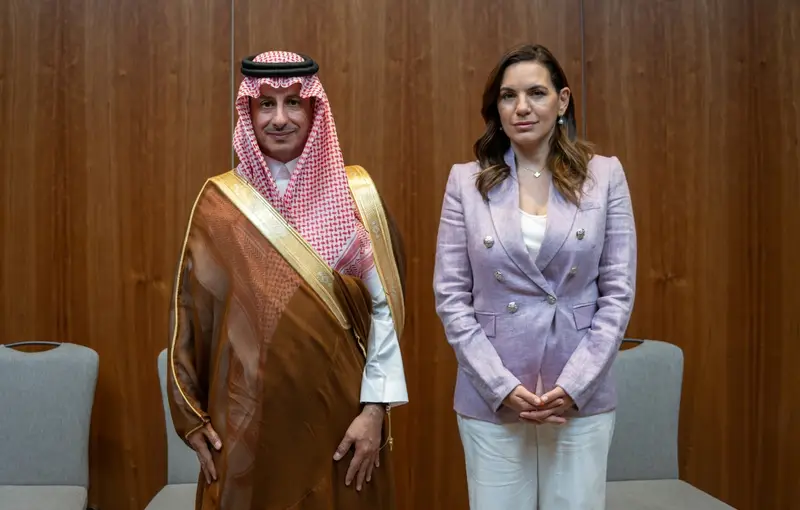 وزير السياحة ونظيرته الهيلينية يبحثان تعزيز الشراكة السياحية