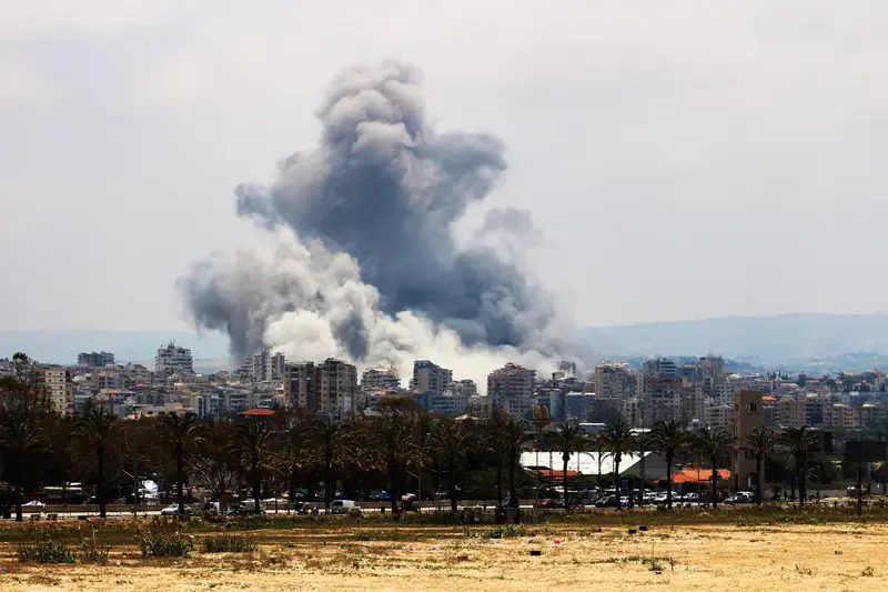 إسرائيل توسع هجماتها على لبنان إلى "ضاحية بيروت"