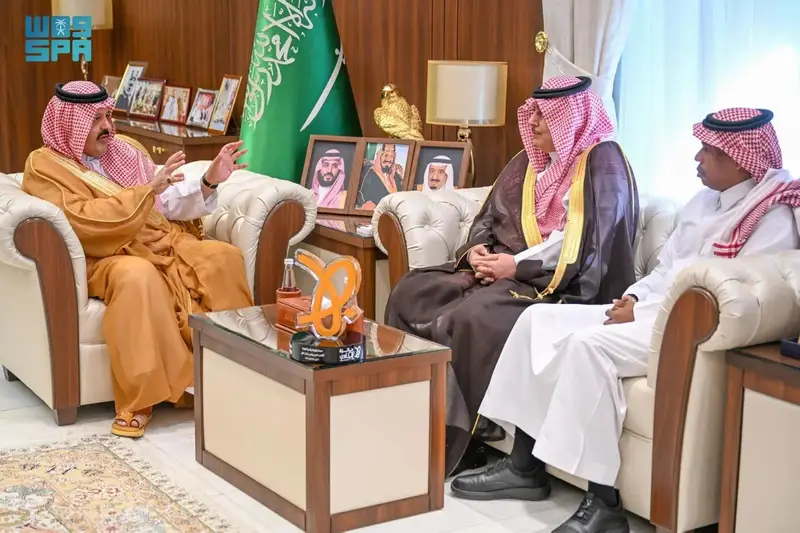 أمير حائل يستقبل رئيس جمعية الخدمات الرياضية