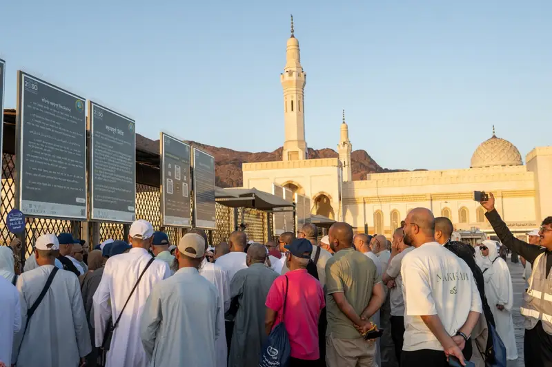 الحجاج يواصلون رحلتهم الإيمانية بزيارة معالم المدينة المنورة