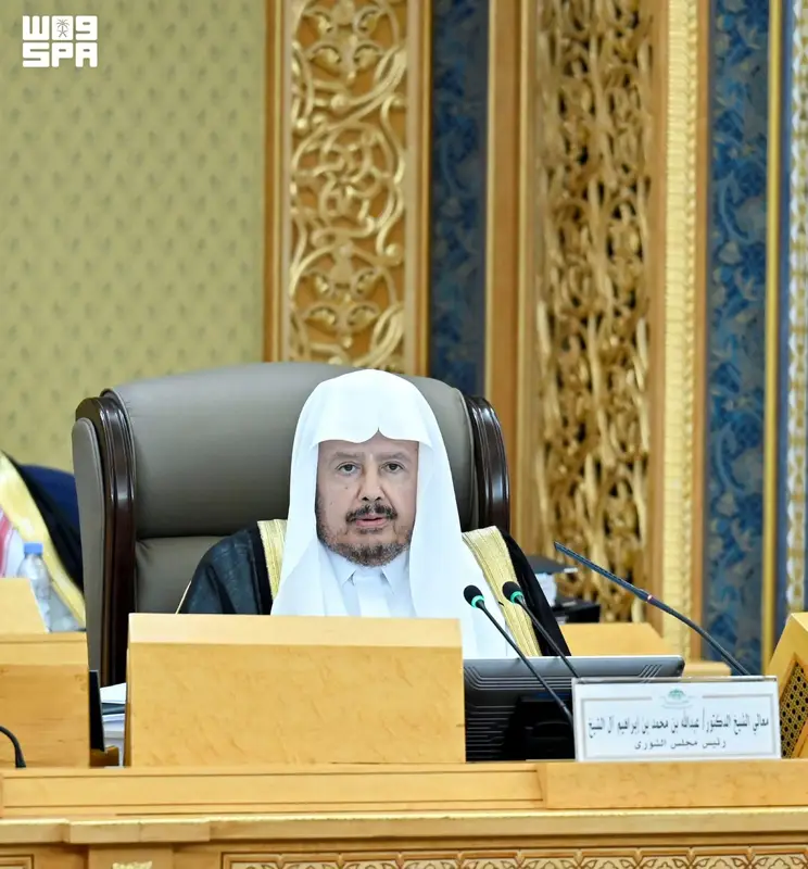 مطالبة شورية بمعالجة تذاكر الطيران وتعديل اسم المسافر