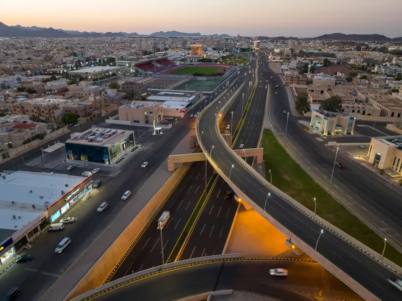 27 مشروع صيانة وسفلتة تعزّز شبكة طرق حائل
