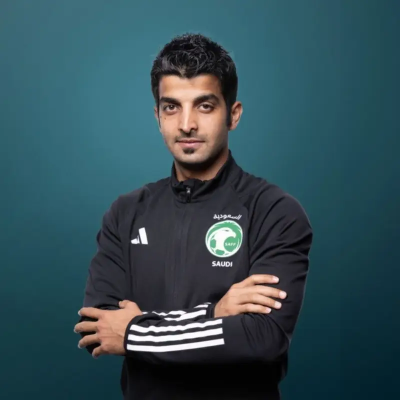"الشهري" يغادر إلى دالاس للعمل في غرفة "الفيديو" بمونديال 2026