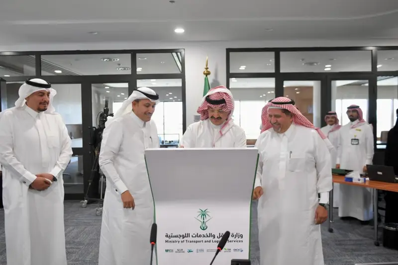 أمير عسير يطلق 9 مشروعات طرق بتكلفة 473 مليوناً