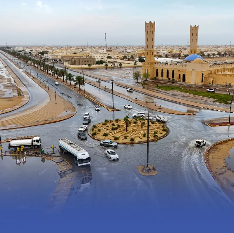 السيول تغمر شوارع الأفلاج في ثالث أيام العيد