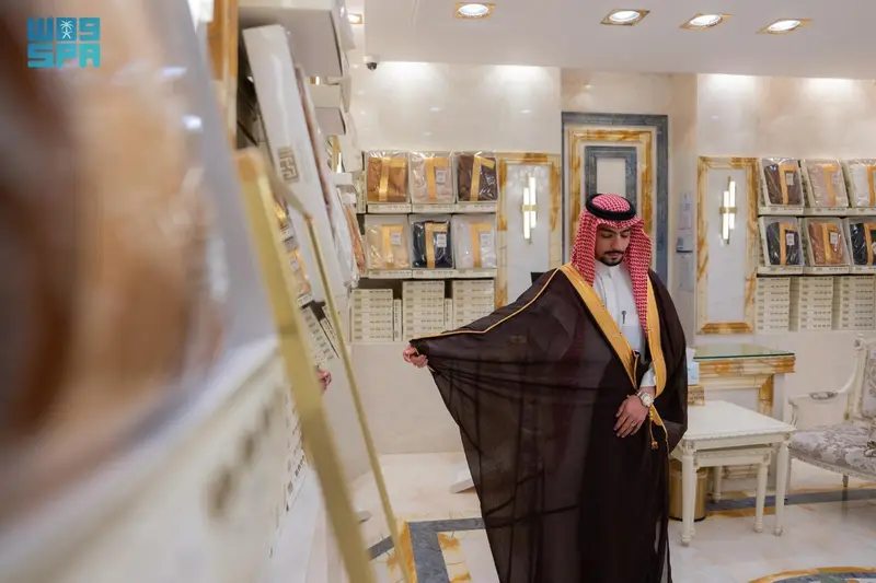الثوب والمشلح والعطور.. مظاهر فرح الرجال بالعيد