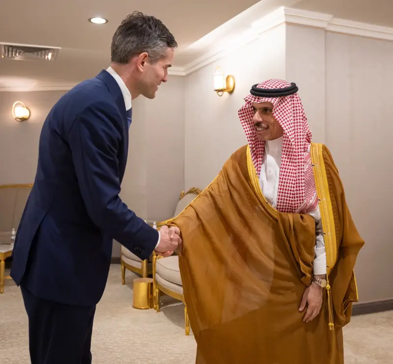 وزير الخارجية يستعرض مع نظيره الهولندي مجالات التعاون الثنائي