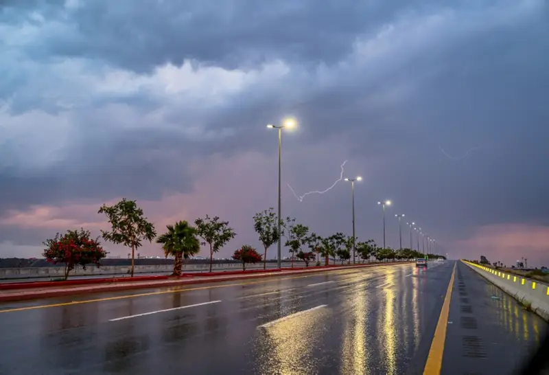 أمطار مصحوبة برياح على جازان وعسير والباحة ومكة