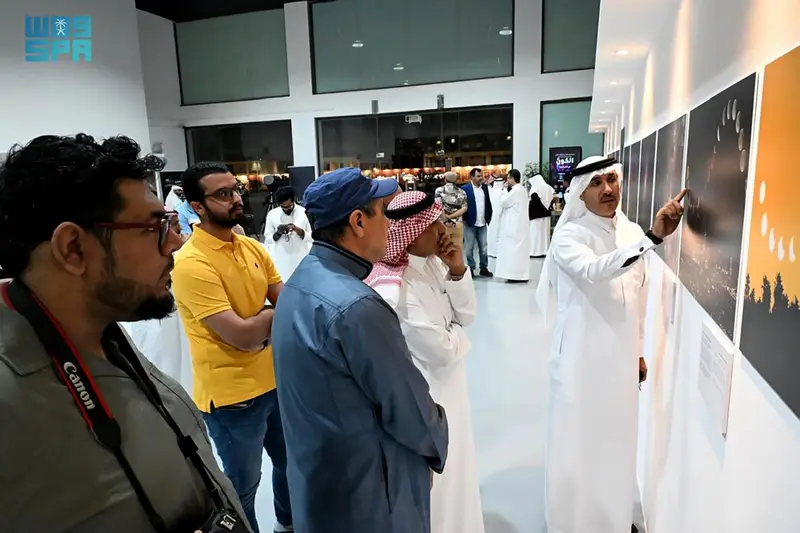 38 عملًا فنيًا توثق أسرار الفضاء بالدمام