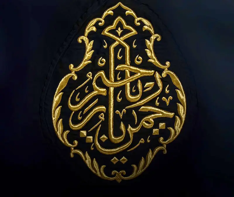 الذهب والفضة يحوّلان "آيات" كسوة الكعبة إلى لوحة إيمانية بديعة