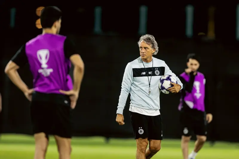 مانشيني: إنزاغي كان لاعباً.. ولا أهتم بغيابات الهلال