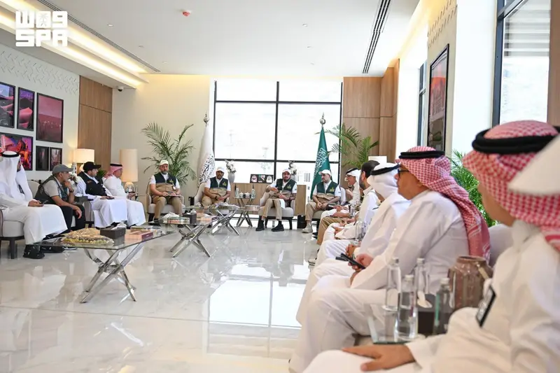 "الربيعة" يبحث مع شركات الحج الاستعداد المبكر لموسم 1448هـ