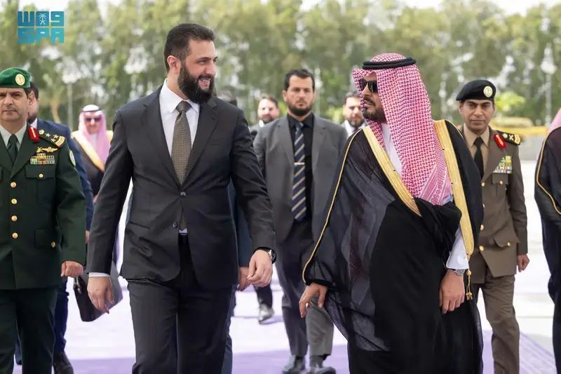 الشرع يصل جدة في زيارة رسمية للمملكة