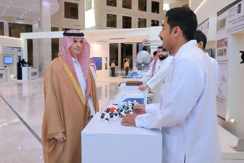 ابتكار سعودي يحوّل حركة الشوارع إلى طاقة متجددة