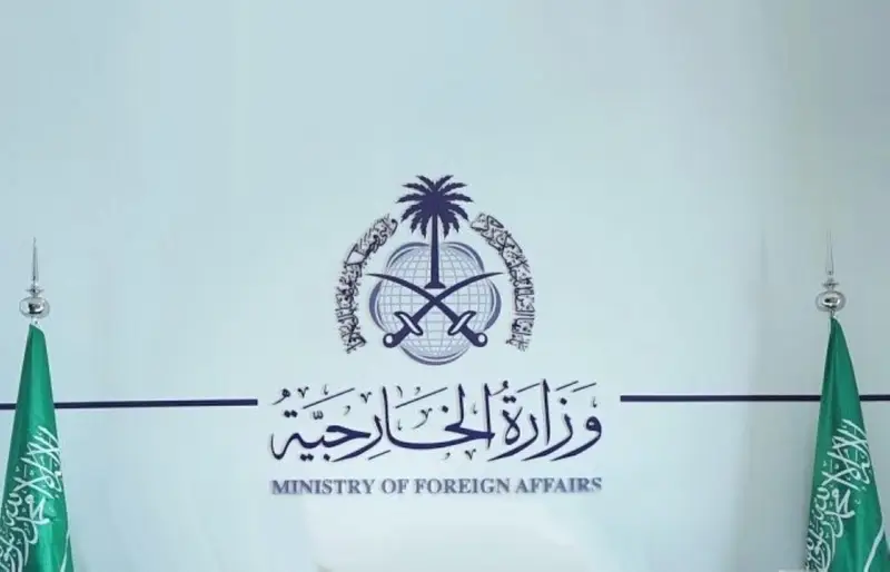 المملكة تدين وتستنكر بشدة استهداف مطار الخرطوم