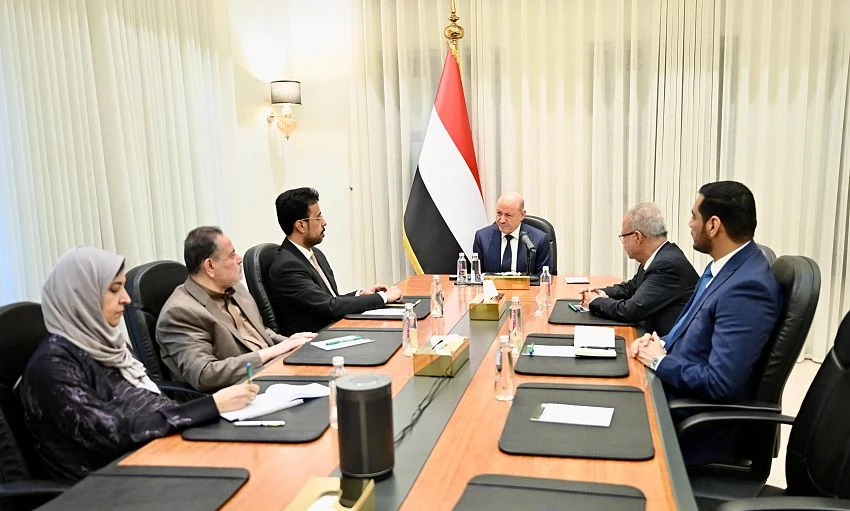 العليمي: نهج الابتزاز انتهى ولن نسمح بمصادرة قرار الحرب