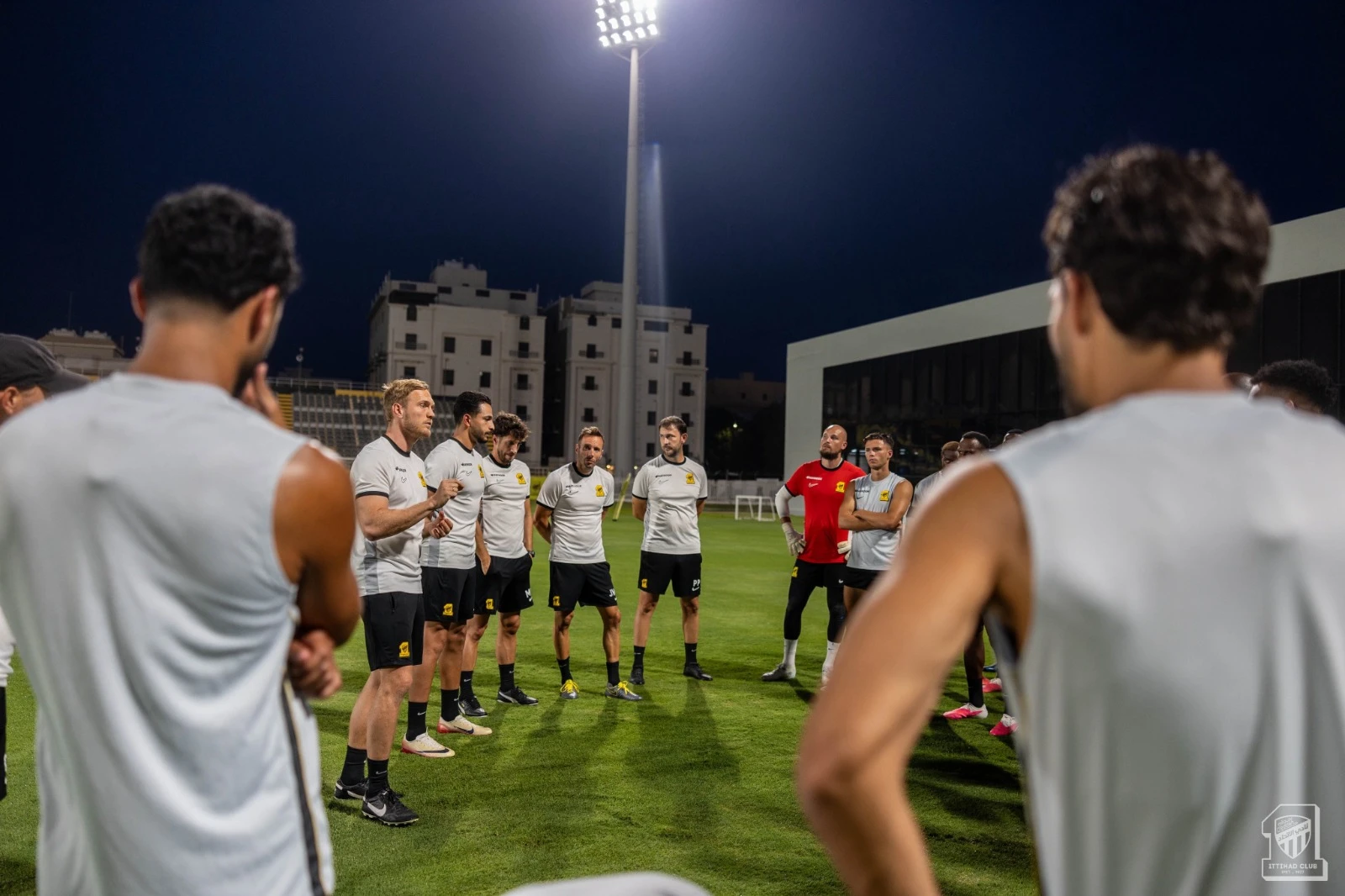 طرح تذاكر مواجهة الجزيرة الإماراتي والاتحاد في الملحق الآسيوي