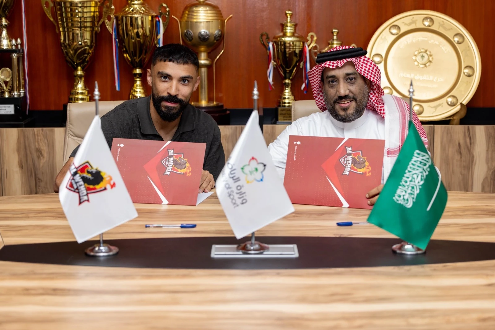 الوحدة يدعم دفاعه بـ"الشويش"