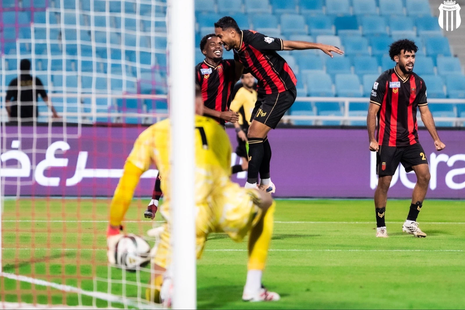 الرياض يحقق فوزه الأول بروشن على حساب نيوم