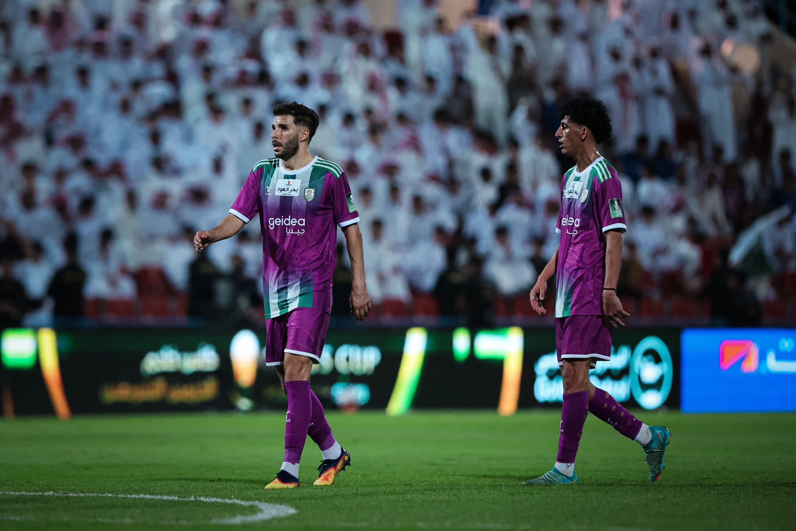 الأنوار يفتح النار على التحكيم بسبب مواجهة الأهلي.. ويطالب بإبعاد العويدان