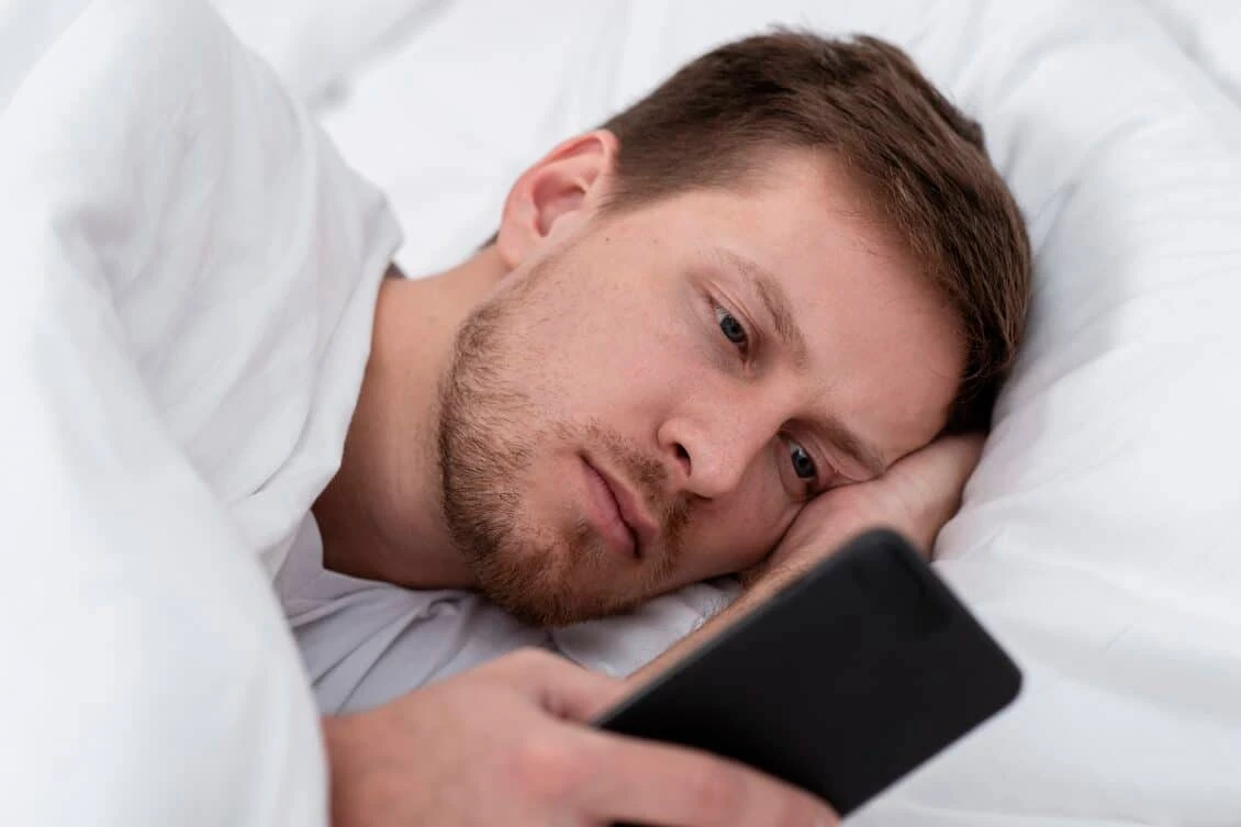 أجهزة إلكترونية يجب إبعادها عن غرفة النوم لهذه الأسباب