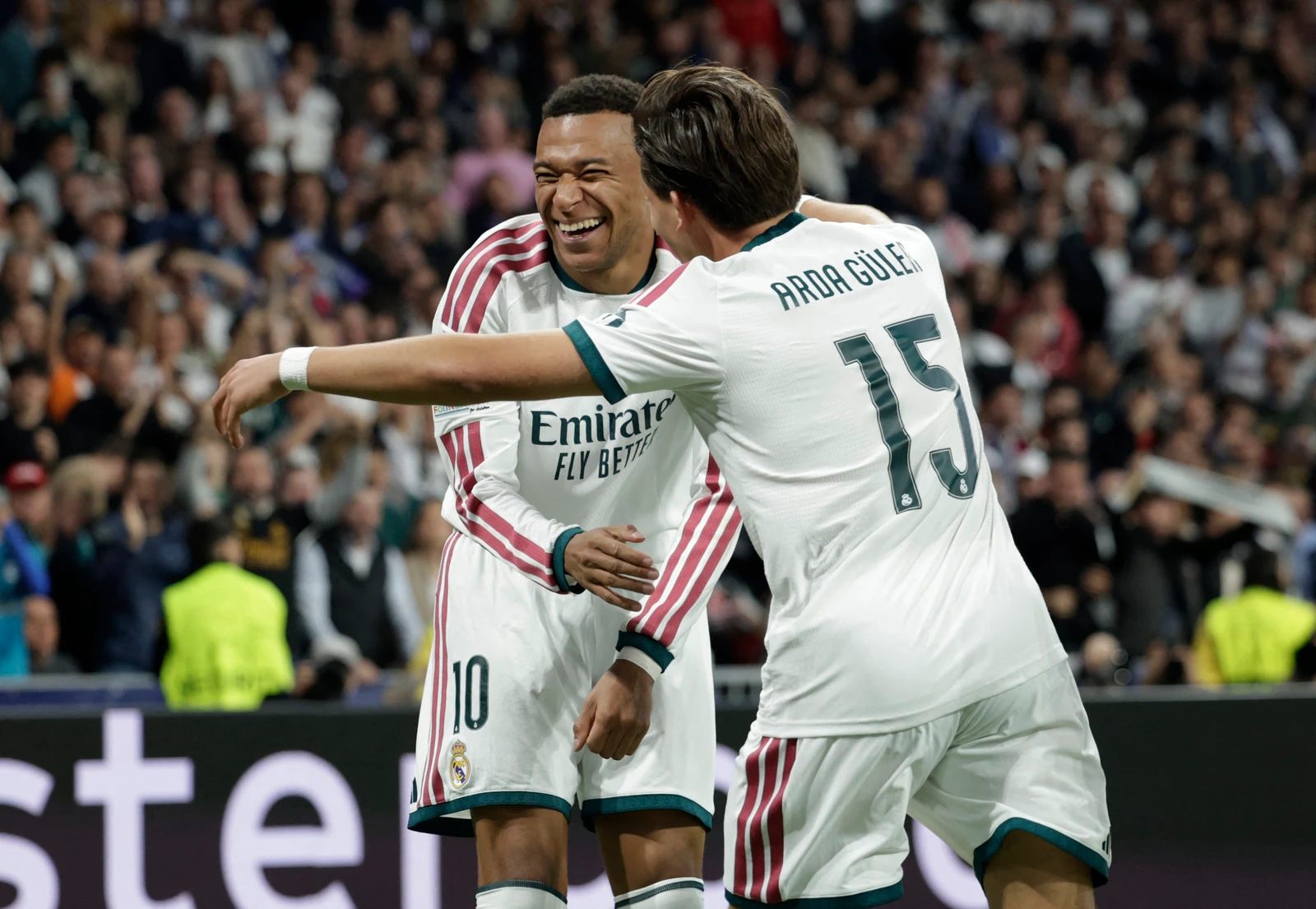 ريال مدريد يضرب لايبزيغ برباعية ويواصل انطلاقته المثالية في دوري الأبطال
