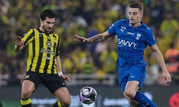  "الطريس" حكمًا لمباراة الهلال والاتحاد بعد تعذر وصول مارتشينياك