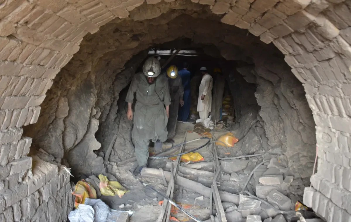 مصرع 34 عاملًا إثر انهيار منجم فحم في باكستان