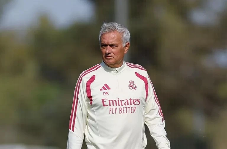 مورينيو يعلق على التحكيم قبل ديربي مدريد